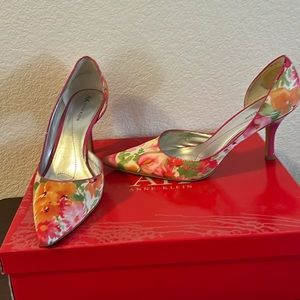 Calvin Klein lady’s shoes size 9.5M. Multi color